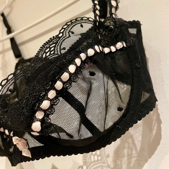 Black lace Agent Provocateur Bra with interwoven pink trim. size 32C - Picture 4 of 9
